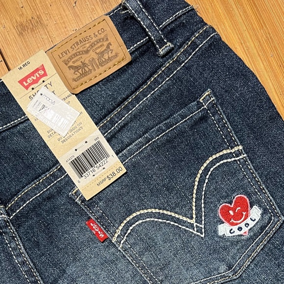 NWT Levi’s Shorty Shorts Raw Hem Embroidered Detail Size 16R Juniors - Picture 9 of 15